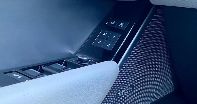 Land Rover Range Rover Velar cena 257770 przebieg: 76000, rok produkcji 2021 z Wrocław małe 137